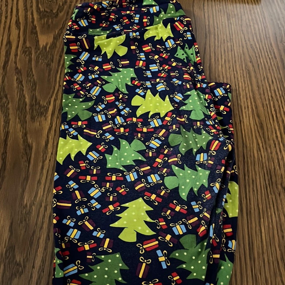 Lularoe tc Christmas leggings